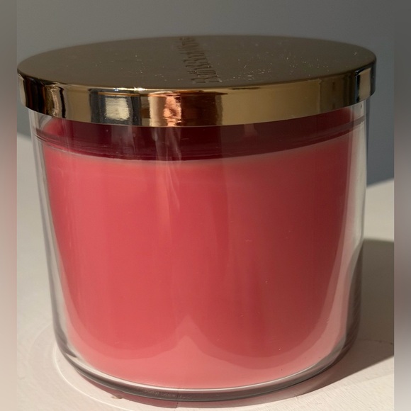 Bath & Body Works Snowy Peach Berry Candle - Gold and Red Accents - Picture 2 of 4